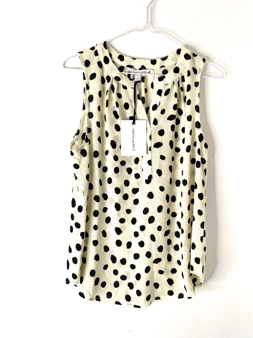 41 Hawthorn NWT Cream Black Polka Dot Sleeveless Blouse Split Neck Textured Top